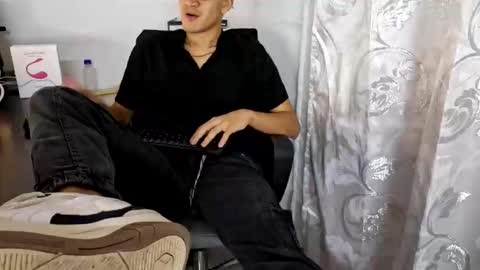 Isaac online show from 10-15-25, 04:45