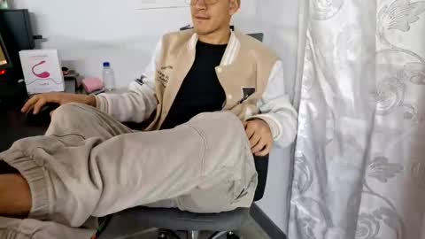 Isaac online show from 10-16-25, 02:45