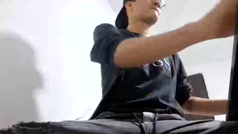 Isaac online show from 11-11-25, 02:55