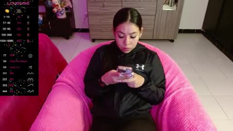 Snapshot of isabeella_24 chatting on 12-21-24, 11:02 Isabella  online show from 12-21-24, 11:02