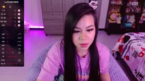 Snapshot of isabeella_24 chatting on 10-22-25, 08:19 Isabella  online show from 10-22-25, 08:19