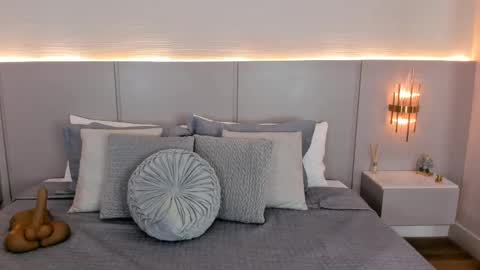 Snapshot of isabel_millher chatting on 10-08-25, 01:25 Isa online show from 10-08-25, 01:25