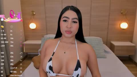 Snapshot of isabel_millher chatting on 11-19-25, 03:17 Isa online show from 11-19-25, 03:17