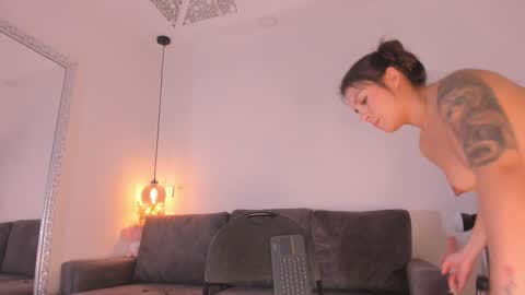 Snapshot of isabela_franco_ chatting on 10-29-25, 12:07 Isabela online show from 10-29-25, 12:07