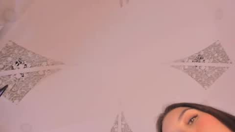 Snapshot of isabela_franco_ chatting on 11-26-25, 12:06 Isabela online show from 11-26-25, 12:06