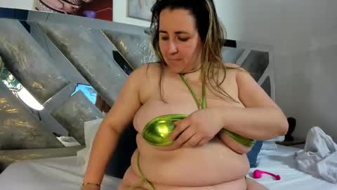 Mommy Isa online show from 01-16-26, 05:22