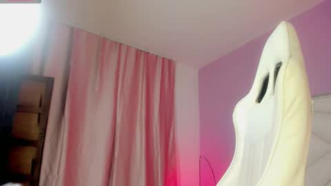 I S A B E L A ISA  online show from 10-12-25, 04:11