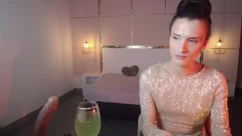 IsabelFernandez online show from 10-15-25, 06:13