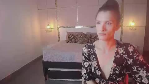 IsabelFernandez online show from 10-19-25, 03:07