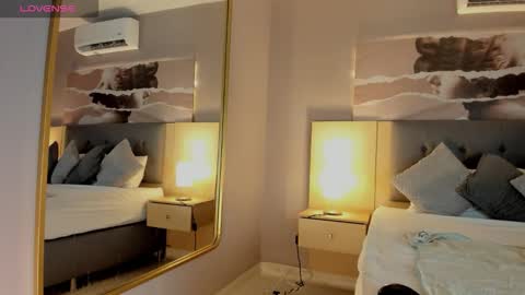 Isabella  online show from 10-10-25, 09:47