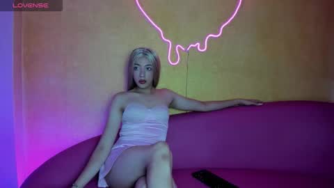 Isabella  online show from 10-11-25, 07:01