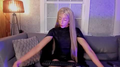 Isabella  online show from 11-11-25, 02:22