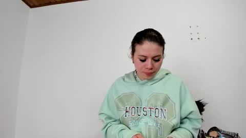 isabella_jaramillo online show from 10-29-25, 12:29