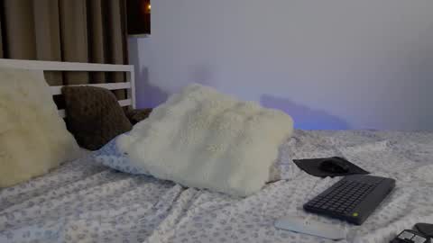 Isabella online show from 11-14-25, 04:44