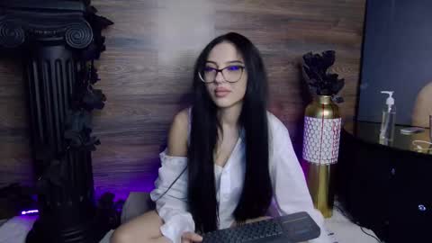 Isabella online show from 11-15-25, 05:05