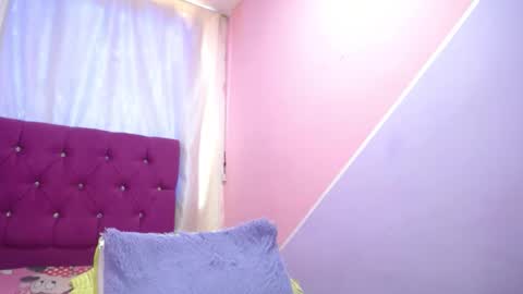 Snapshot of isabella_nice_ chatting on 10-23-25, 02:49 abby online show from 10-23-25, 02:49