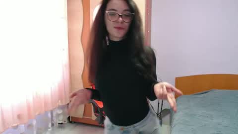 Snapshot of isabella_noir chatting on 02-18-25, 10:05 Bella online show from 02-18-25, 10:05