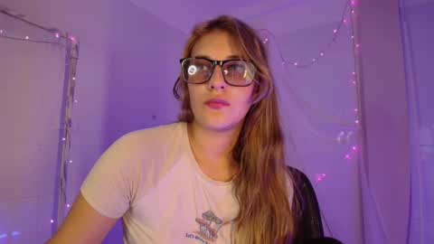 Isabella Rros online show from 11-18-25, 10:47