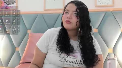 Snapshot of isabella_walton_ chatting on 10-31-25, 11:11 Bella online show from 10-31-25, 11:11