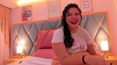 Snapshot of isabella_walton_ chatting on 11-14-25, 11:09 Bella online show from 11-14-25, 11:09