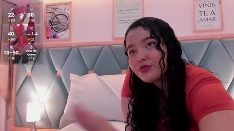 Snapshot of isabella_walton_ chatting on 11-16-25, 11:38 Bella online show from 11-16-25, 11:38