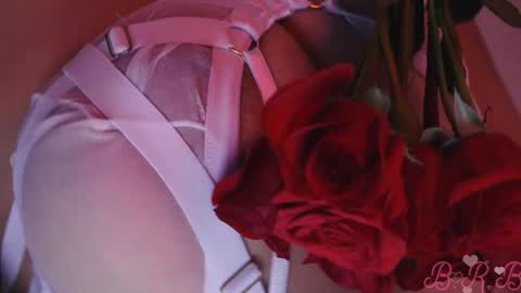Isabella White online show from 12-19-24, 12:13