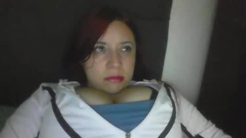 isabellaa_hills_ online show from 10-05-25, 12:09