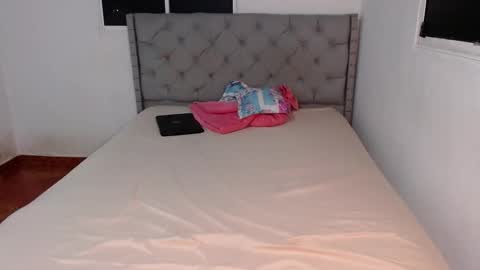 Snapshot of isabellaa_love_ chatting on 10-12-25, 12:42 IM ISABELLA online show from 10-12-25, 12:42