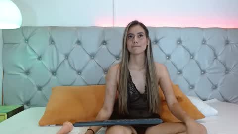 luna veyra online show from 11-11-25, 02:06