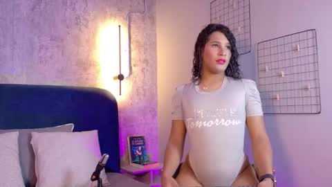 Isabella online show from 10-19-25, 07:58