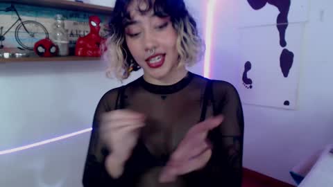 Snapshot of isabellakoff chatting on 01-30-25, 03:08 Tati - online show from 01-30-25, 03:08