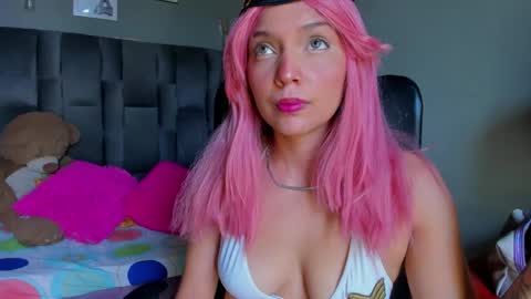 Snapshot of isabellamoons chatting on 09-24-25, 09:07 Isabella anal squirt latina colombian paisa online show from 09-24-25, 09:07