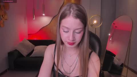 Snapshot of isabellamoretti1 chatting on 02-27-26, 04:45 Isabella Moretti online show from 02-27-26, 04:45