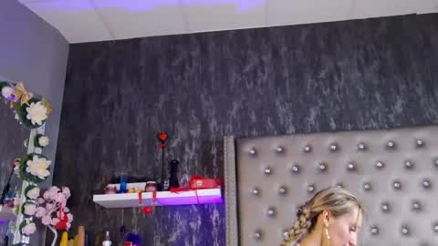 IsabelleEthan online show from 01-15-25, 09:13