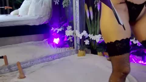 IsabelleEthan online show from 01-17-25, 05:53
