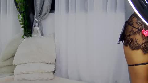 IsabelleEthan online show from 10-21-25, 01:17