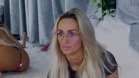 IsabelleEthan online show from 11-17-25, 02:17