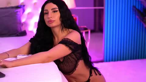 IsabelleHunt online show from 03-03-25, 09:00