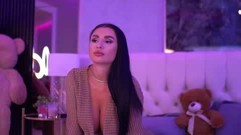 IsabelleHunt online show from 09-10-25, 05:07