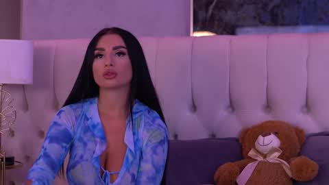 IsabelleHunt online show from 09-11-25, 05:07