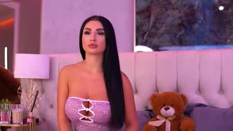 IsabelleHunt online show from 09-17-25, 04:47
