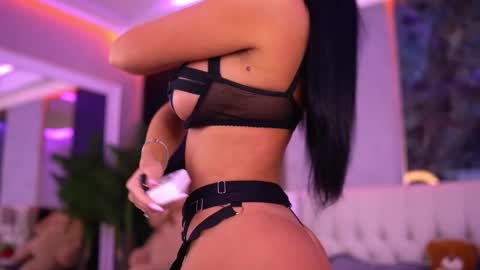IsabelleHunt online show from 09-19-25, 04:47