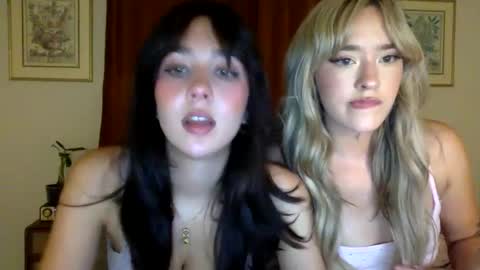 Snapshot of isabellelayla chatting on 09-16-25, 03:18 Isabelle online show from 09-16-25, 03:18