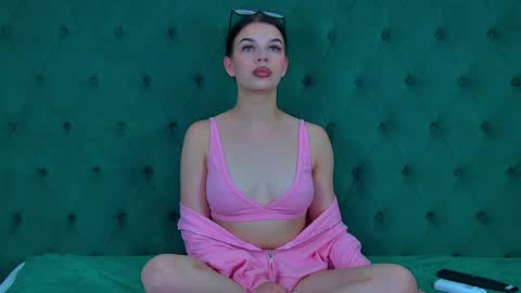 isabellevale online show from 09-18-25, 11:23