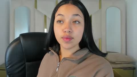 isabellrodriguez18 online show from 10-07-25, 03:14
