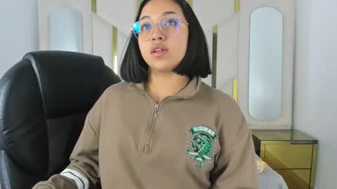 isabellrodriguez18 online show from 11-12-25, 03:18