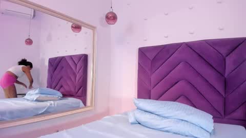 Isabellsmmith online show from 10-20-25, 07:58