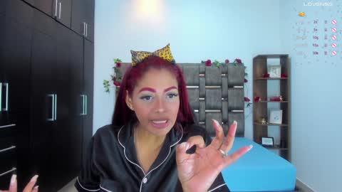 Hi mi name is Isabel  online show from 01-15-25, 04:04