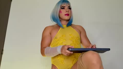 Isabella Hilton online show from 11-06-25, 09:05