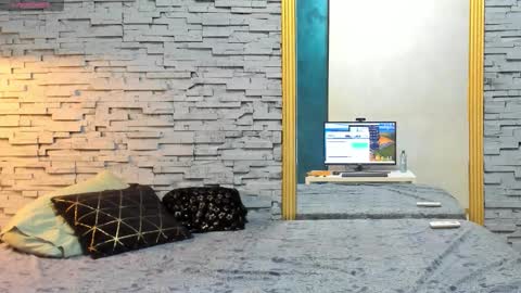 ishalyn online show from 09-12-25, 04:01
